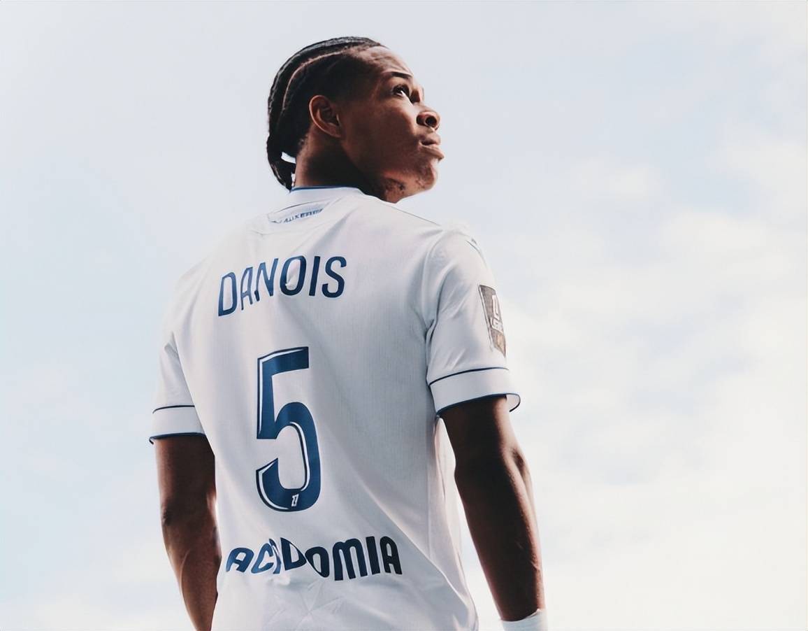 21岁法甲中场天才横空出世，6大欧洲豪强疯抢，1100万欧报价遭拒